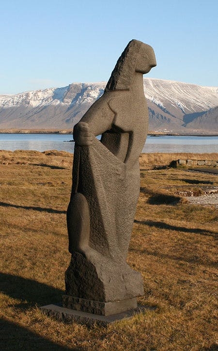 Mynd af skúlptúr eftir Sigurjón Ólafsson, 